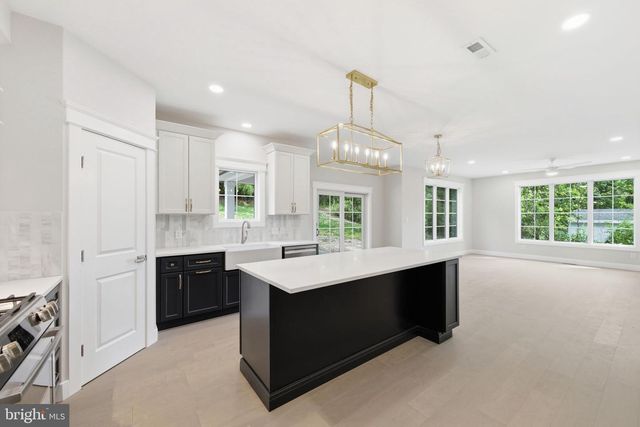 77 SPRING RD, Malvern, PA 19355