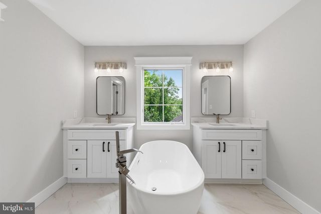 77 SPRING RD, Malvern, PA 19355