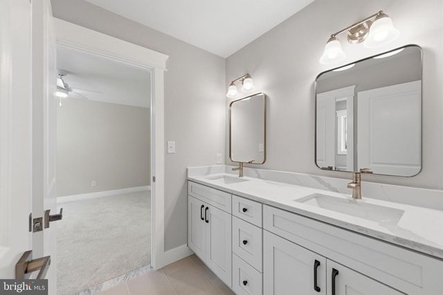 77 SPRING RD, Malvern, PA 19355