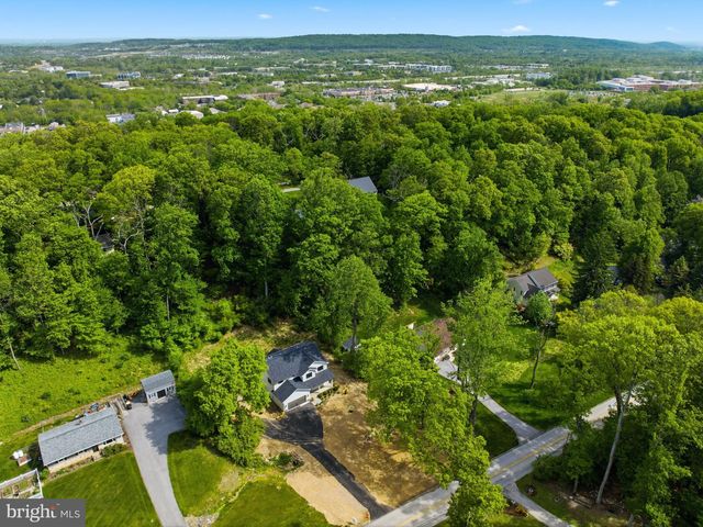 77 SPRING RD, Malvern, PA 19355