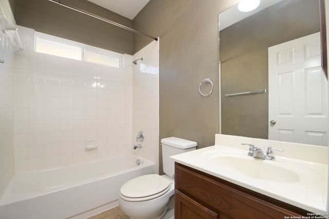745 HOLLOW RDG, Schertz, TX 78108