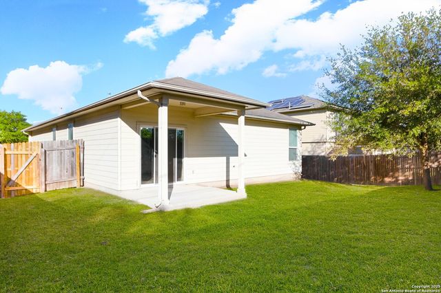 745 HOLLOW RDG, Schertz, TX 78108