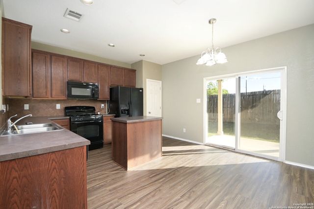 745 HOLLOW RDG, Schertz, TX 78108