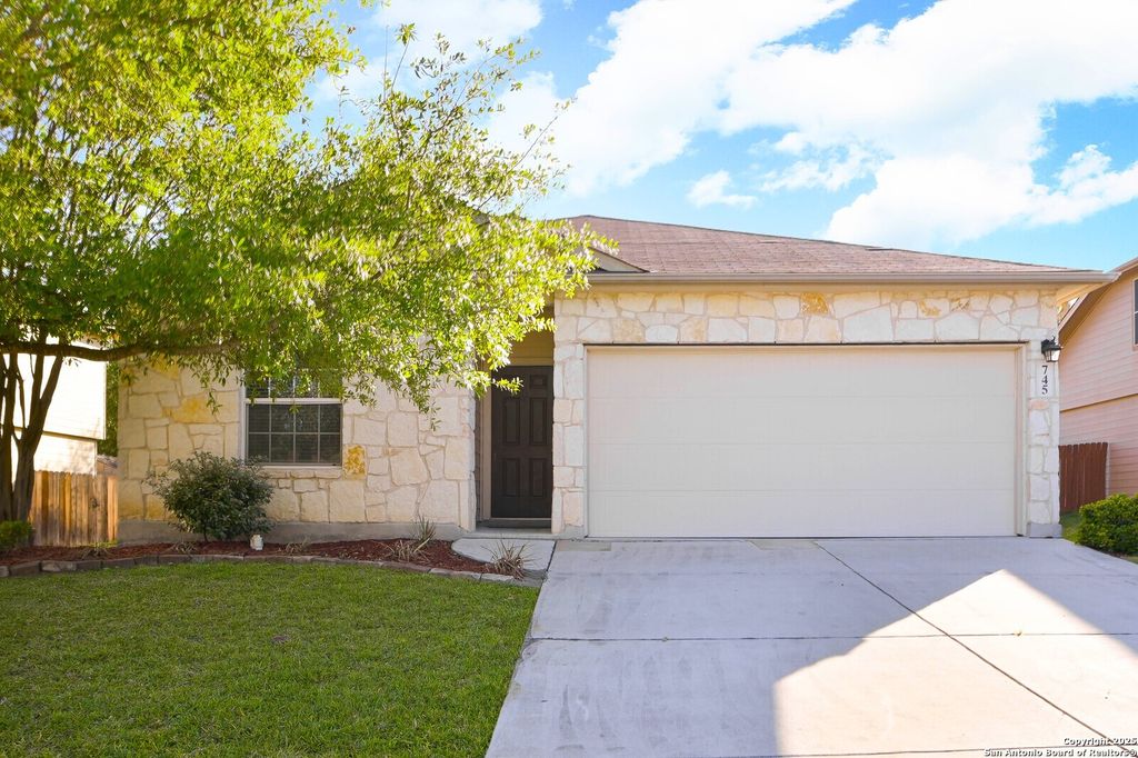 745 HOLLOW RDG, Schertz, TX 78108