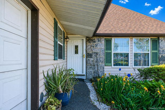454 Hawkins Road, Selden, NY 11784