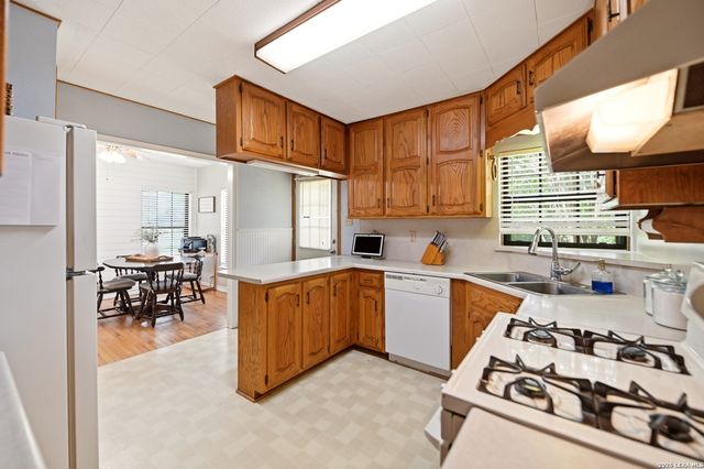301 Avenue A, Converse, TX 78109