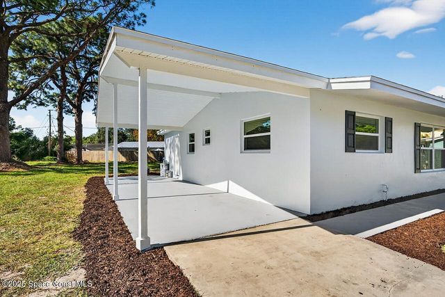 56 1st Court SW, Vero Beach, FL 32962