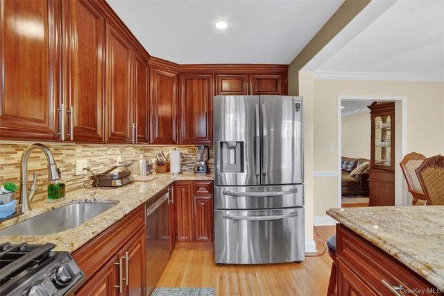 2 Field End Lane 2L, Eastchester, NY 10709