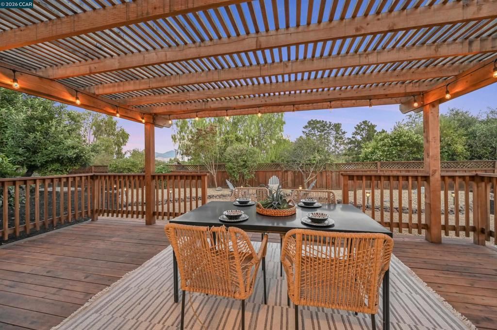 Image 27 of property listing at 21 Fafnir Pl, Pleasant Hill, CA 94523