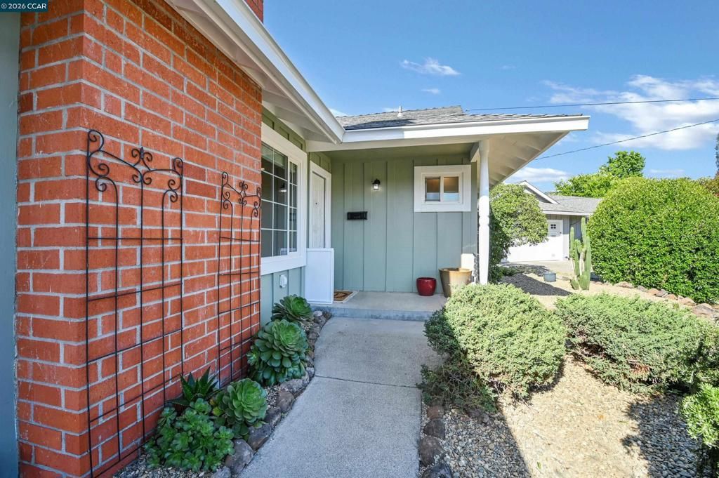 Image 7 of property listing at 21 Fafnir Pl, Pleasant Hill, CA 94523