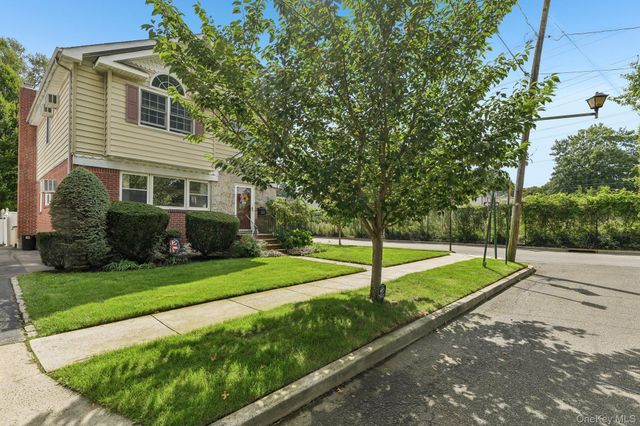2 Fernwood Terrace N, Garden City, NY 11530