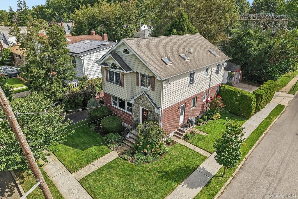 2 Fernwood Terrace N, Garden City, NY 11530 — photo 2