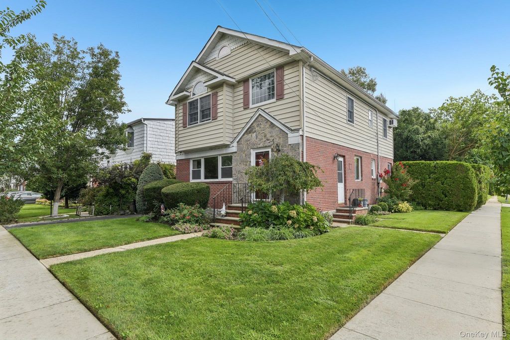 2 Fernwood Terrace N, Garden City, NY 11530 — photo 3