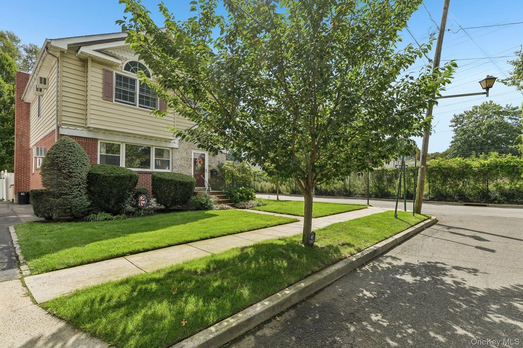 2 Fernwood Terrace N, Garden City, NY 11530 — photo 4