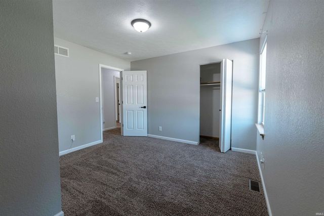 23036 S Oakleaf Drive, Elkhart, IN 46514