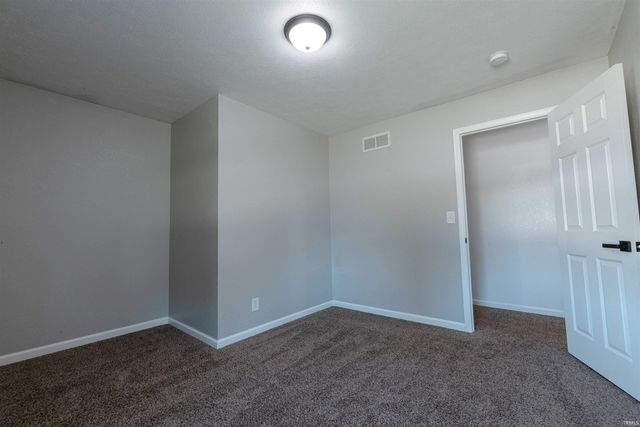 23036 S Oakleaf Drive, Elkhart, IN 46514