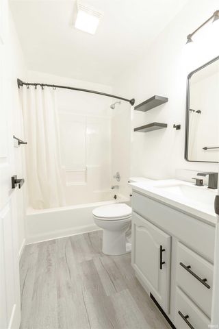 23036 S Oakleaf Drive, Elkhart, IN 46514