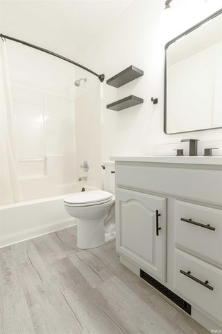 23036 S Oakleaf Drive, Elkhart, IN 46514