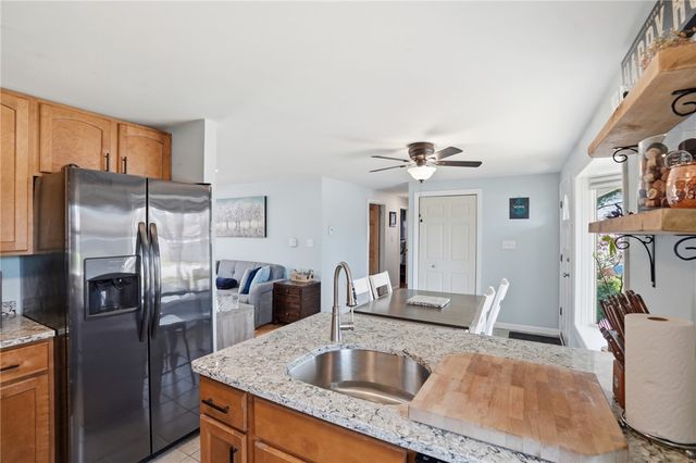 17 Gloucester Street, Warwick, RI 02886