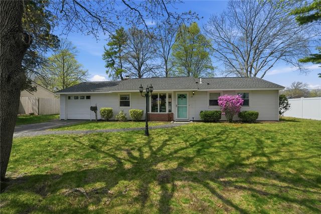 17 Gloucester Street, Warwick, RI 02886