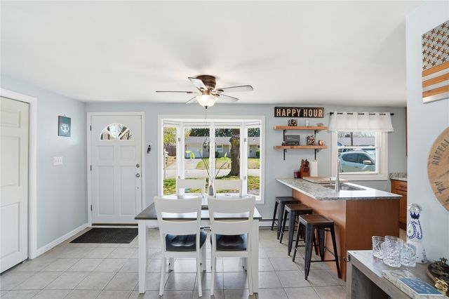 17 Gloucester Street, Warwick, RI 02886