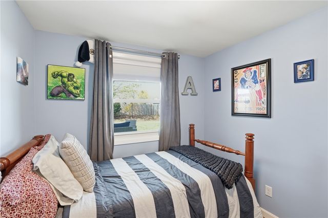 17 Gloucester Street, Warwick, RI 02886