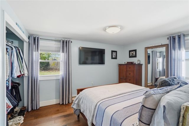 17 Gloucester Street, Warwick, RI 02886