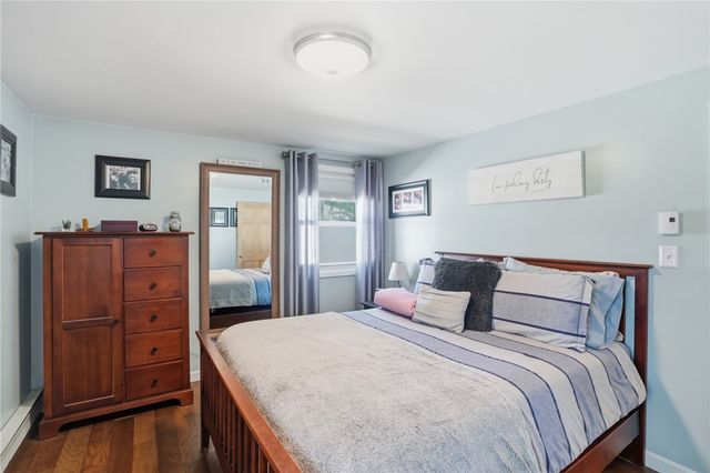 17 Gloucester Street, Warwick, RI 02886