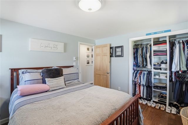 17 Gloucester Street, Warwick, RI 02886