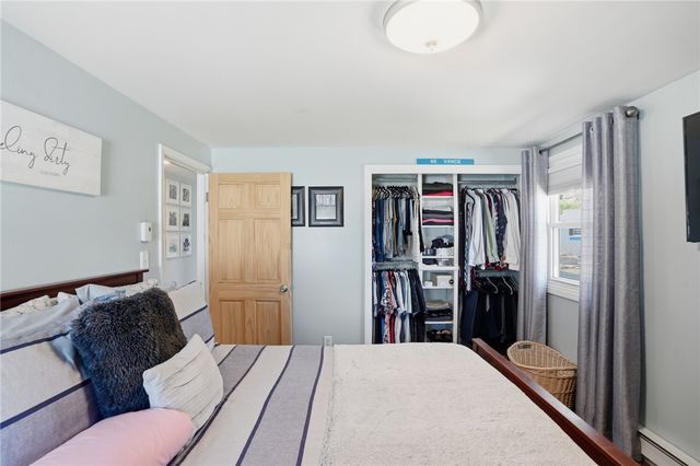 17 Gloucester Street, Warwick, RI 02886