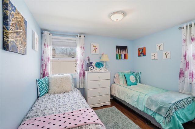 17 Gloucester Street, Warwick, RI 02886