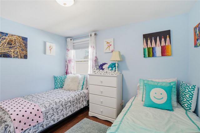 17 Gloucester Street, Warwick, RI 02886