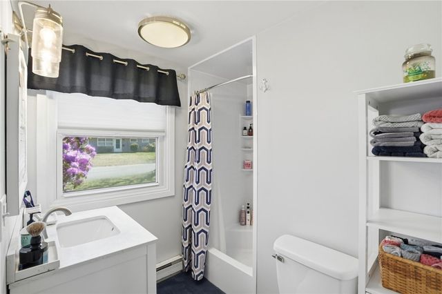 17 Gloucester Street, Warwick, RI 02886