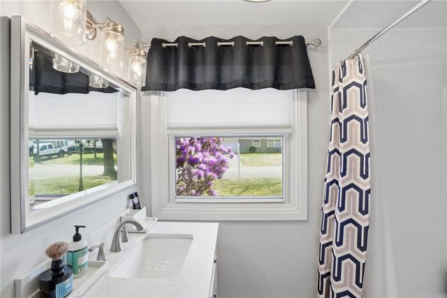 17 Gloucester Street, Warwick, RI 02886