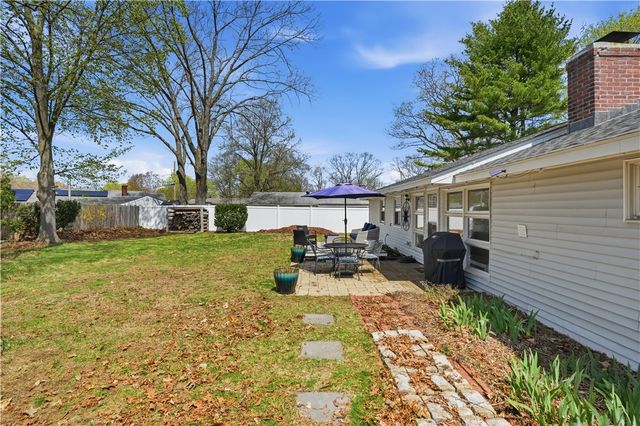 17 Gloucester Street, Warwick, RI 02886