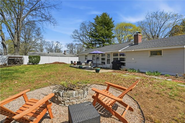 17 Gloucester Street, Warwick, RI 02886