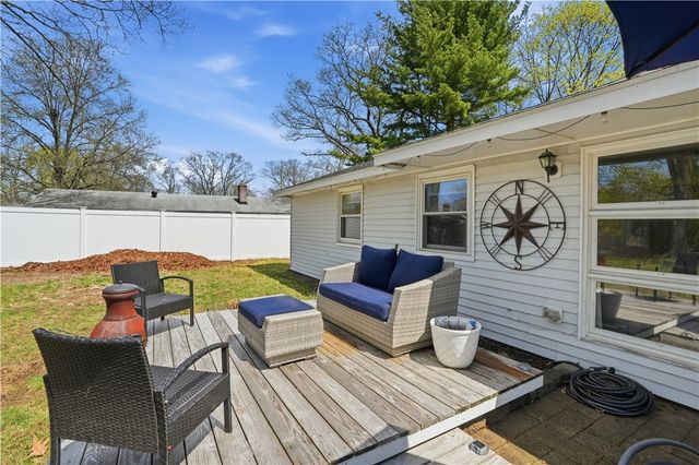 17 Gloucester Street, Warwick, RI 02886