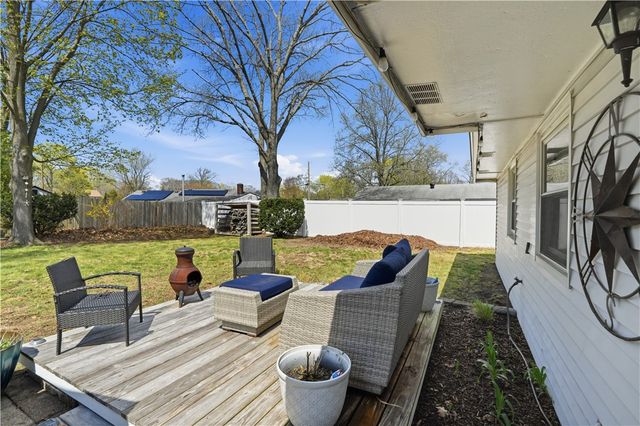 17 Gloucester Street, Warwick, RI 02886