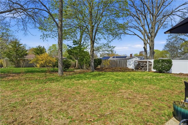 17 Gloucester Street, Warwick, RI 02886