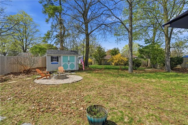 17 Gloucester Street, Warwick, RI 02886