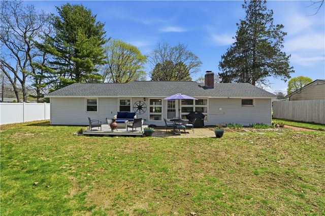 17 Gloucester Street, Warwick, RI 02886