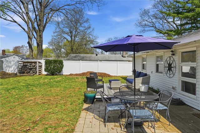 17 Gloucester Street, Warwick, RI 02886