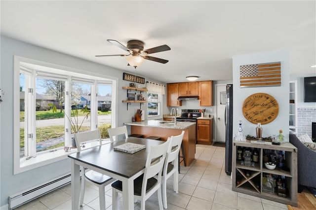 17 Gloucester Street, Warwick, RI 02886