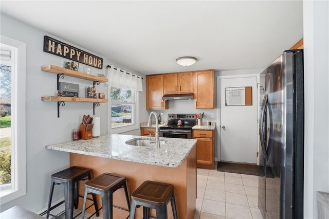 17 Gloucester Street, Warwick, RI 02886