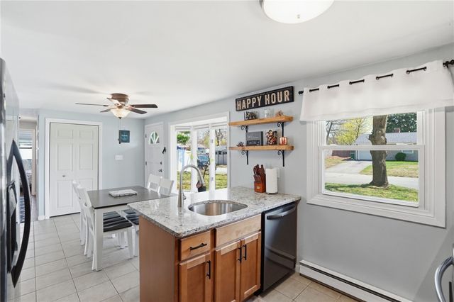 17 Gloucester Street, Warwick, RI 02886