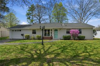 17 Gloucester Street, Warwick, RI 02886