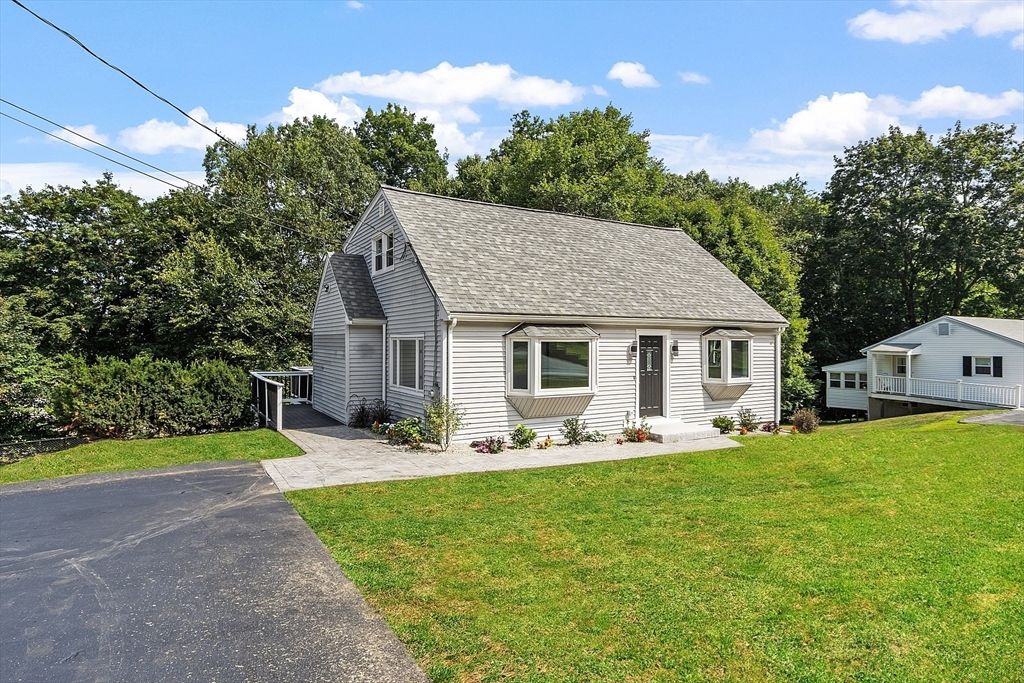 129 Fort Meadow Dr, Hudson, MA 01749