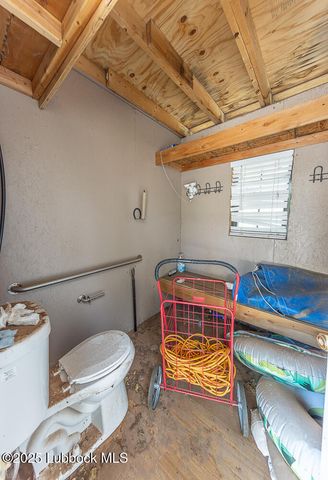 585 Comanche Drive, Buffalo Springs, TX 79404