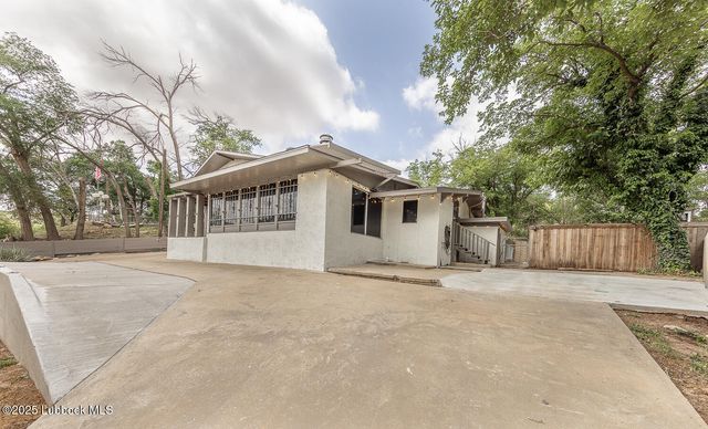 585 Comanche Drive, Buffalo Springs, TX 79404