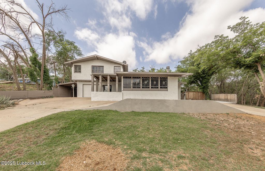 585 Comanche Drive, Buffalo Springs, TX 79404